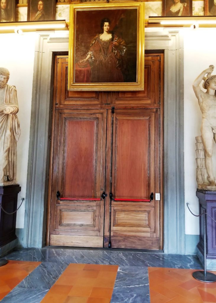 The Medici Passageway entrance into the Uffizi